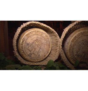 Trancio di formaggio Canestrato di Moliterno IGP 2
