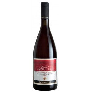 Vino rosso Cirò tipico calabrese