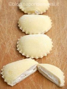 Calzoni di ricotta PAsta ripiena di ricotta