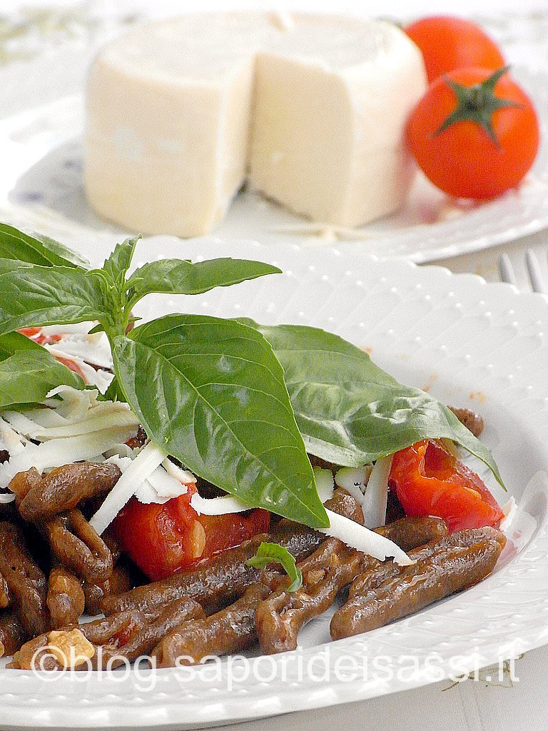 Cavatelli grano arso, pomodorini e cacioricotta Cavatelli grano arso, pomodorini e cacioricotta